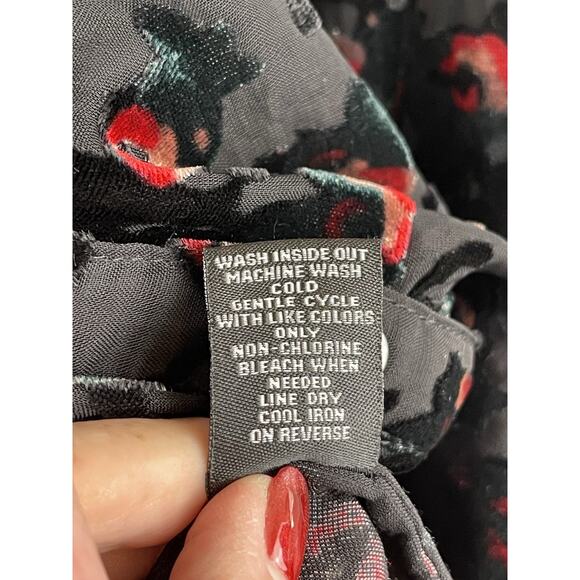 Intro Women's 2X Button Down Shirt Black Burnout Red Floral Velvet - Picture 13 of 13